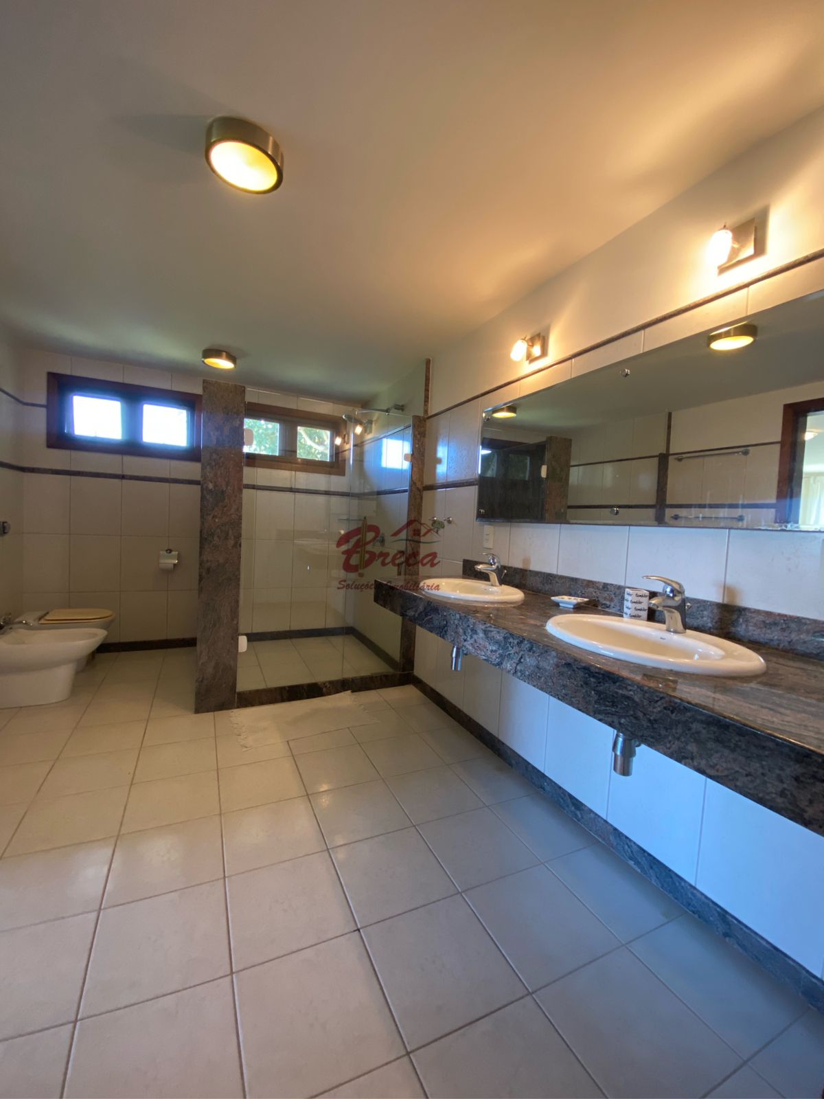 Excelente casa alto padrão á venda em condomínio privativo - Geribá - Búzios/RJ